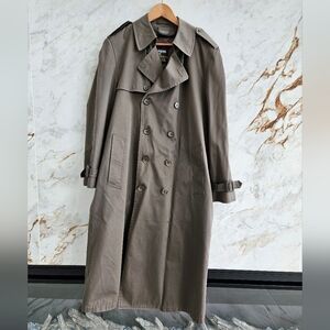London Fog Men's Classic Trench coat Size 38R